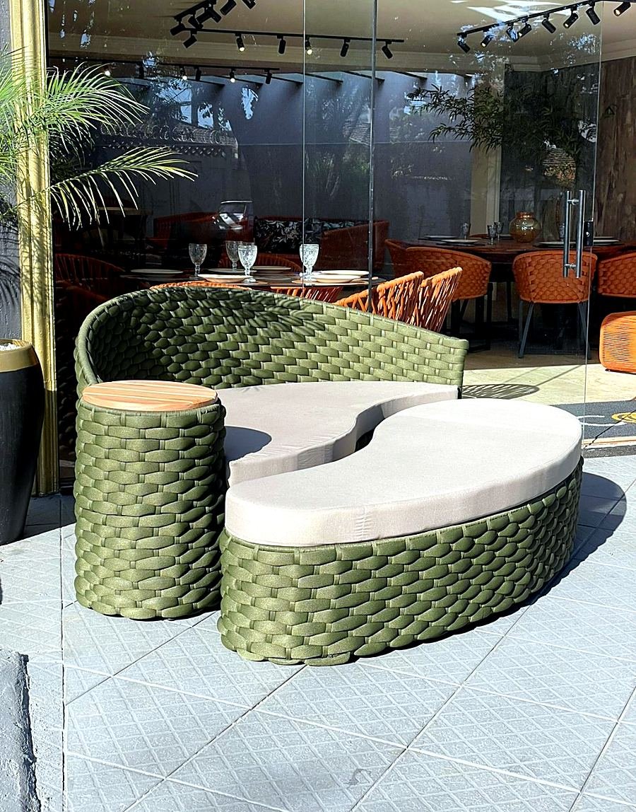 Chaise em tricô náutico verde para área externa